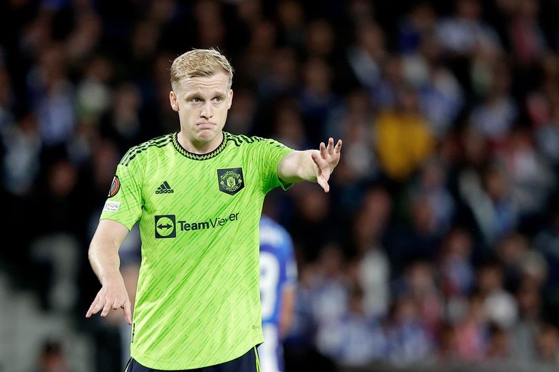 Erik ten Hag makes admission on Donny van de Beek's Manchester United future - Bóng Đá