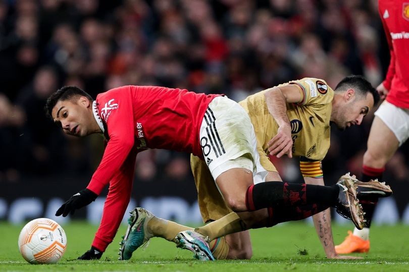 Busquets cho M.U thấy chính xác giá trị của Casemiro - Bóng Đá