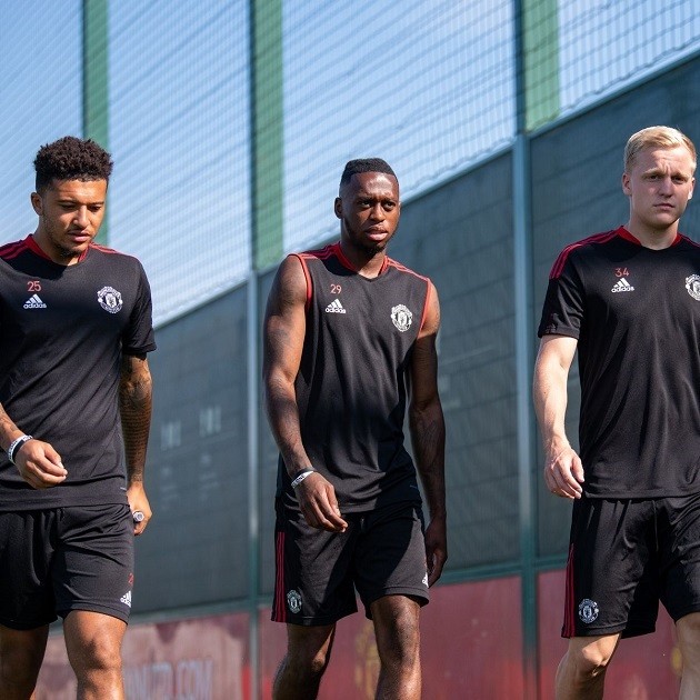 Donny van de Beek's touching moment with Jadon Sancho at full-time - Bóng Đá