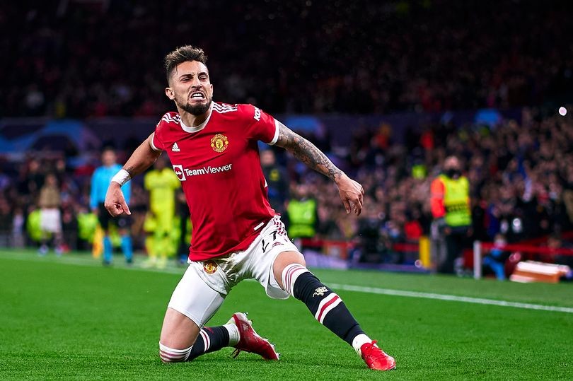 What Bruno Fernandes told Alex Telles before Manchester United goal vs Villarreal - Bóng Đá