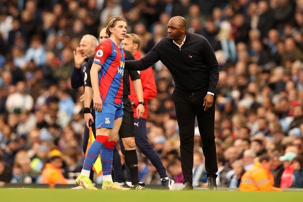 Gặp khó khăn, Chelsea sẽ làm mọi cách để gọi về học trò của Vieira? - Bóng Đá