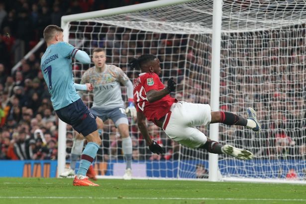 Chỉ với 1 trận, Wan-Bissaka lập tức khiến Ten Hag 'quay xe'? - Bóng Đá