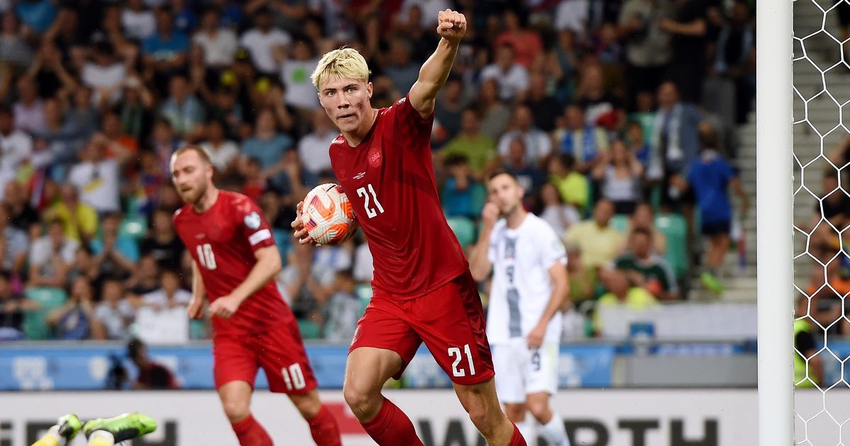 Rasmus Hojlund pushing for Manchester United transfer after Andre Onana deal goes through - Bóng Đá