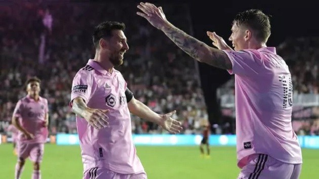 LION HUNT Lionel Messi takes wife Antonela house-hunting in Miami.. and finds stunning mansion complete with putting green on ROOF - Bóng Đá