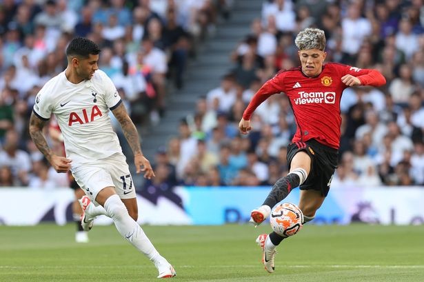 Sao không có penalty cho Man Utd? - Bóng Đá