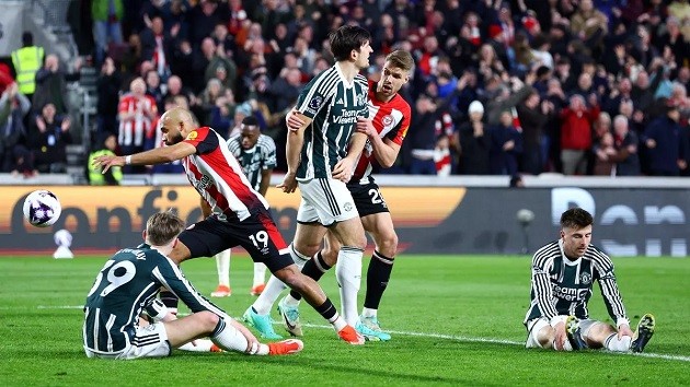 Man Utd stars told to hold meeting without Erik ten Hag to 'get angry and point fingers' - Bóng Đá