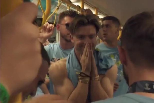 Jack Grealish spotted begging Bernardo Silva to stay at Man City during bus parade - Bóng Đá