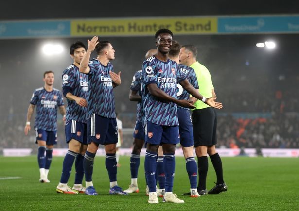 Arsenal bị cấm ăn mừng, Saka biểu diễn ma thuật - Bóng Đá