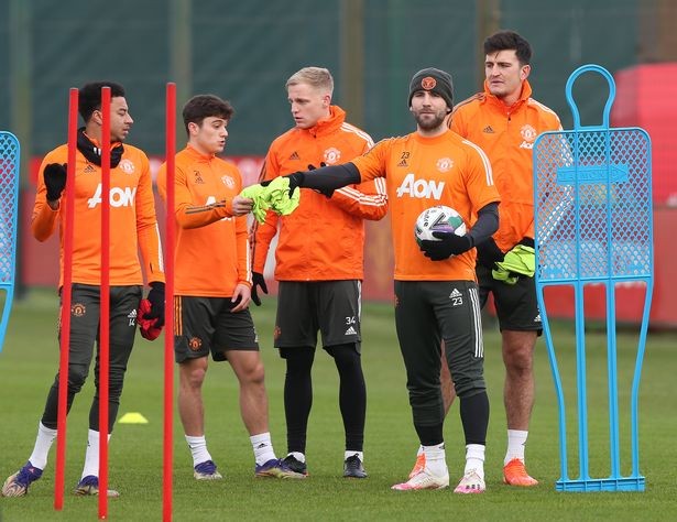 Man Utd cancel Christmas dinner as Red Devils stars train ahead of Boxing Day clash - Bóng Đá