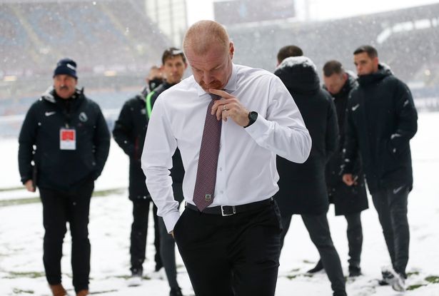 Mặc áo sơ mi giữa trời tuyết, Sean Dyche trả lời hóm hỉnh - Bóng Đá