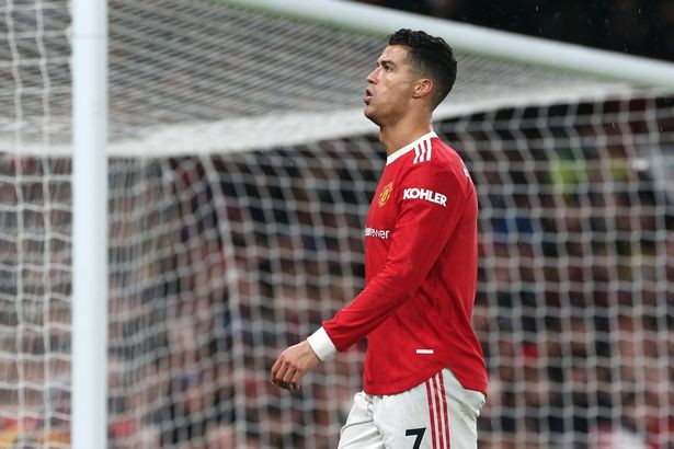 Ronaldo is currently being assessed after suffering from cramp - Bóng Đá