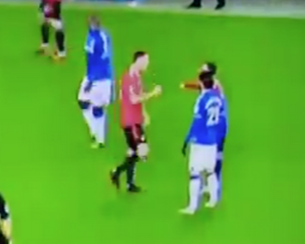 Watch: Nemanja Matic pushes Bruno Fernandes after heated discussion - Bóng Đá