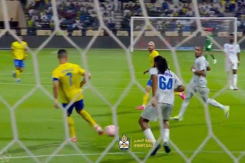 Ronaldo gây bão với màn kiến tạo thần sầu bằng gót chân - Bóng Đá