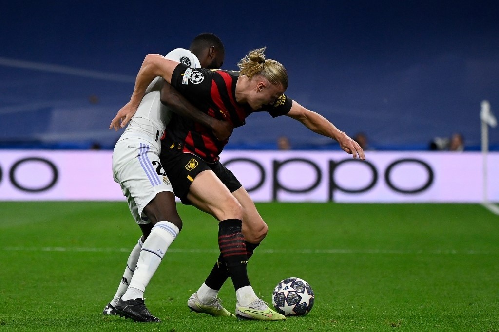 Cha Haaland làm hoen ố hình ảnh con trai - Bóng Đá