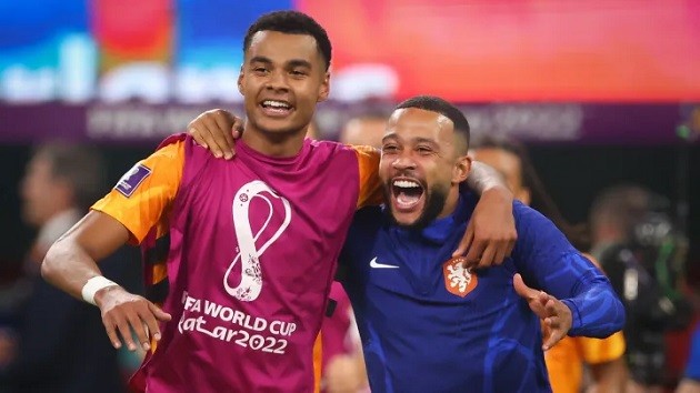 Vì sao M.U nên mua Depay thay vì Gakpo? - Bóng Đá