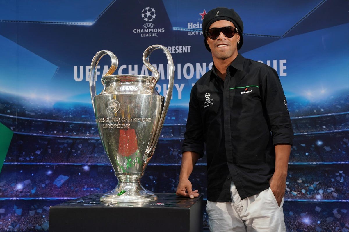 FC Barcelona Legend Ronaldinho Confirms Return To Playing Football - Bóng Đá