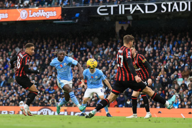 Doku quẩy nát cánh đối phương, đưa Man City lên ngôi đầu - Bóng Đá