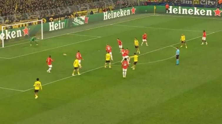 Jadon Sancho provides crucial UCL opener inside three minutes with impressive outside-the-box strike - Bóng Đá