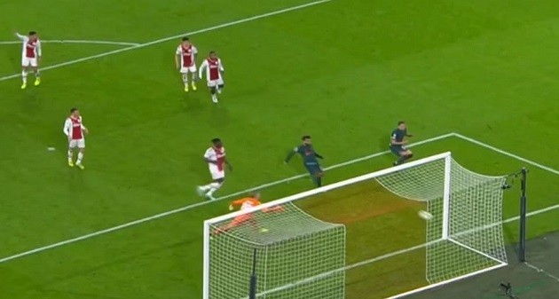 VAR oan nghiệt, Tottenham mất điểm giây cuối; Liverpool thị uy trước Ajax - Bóng Đá