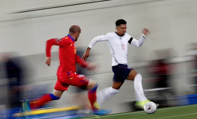 Maybe time to retire? 41-year-old Andorra defender Ildefons Lima has to be withdrawn against England tries to chase down winger Jadon Sancho - Bóng Đá