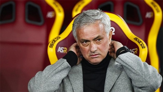 Mourinho hài lòng sau chiến thắng với đội hình không trung vệ - Bóng Đá