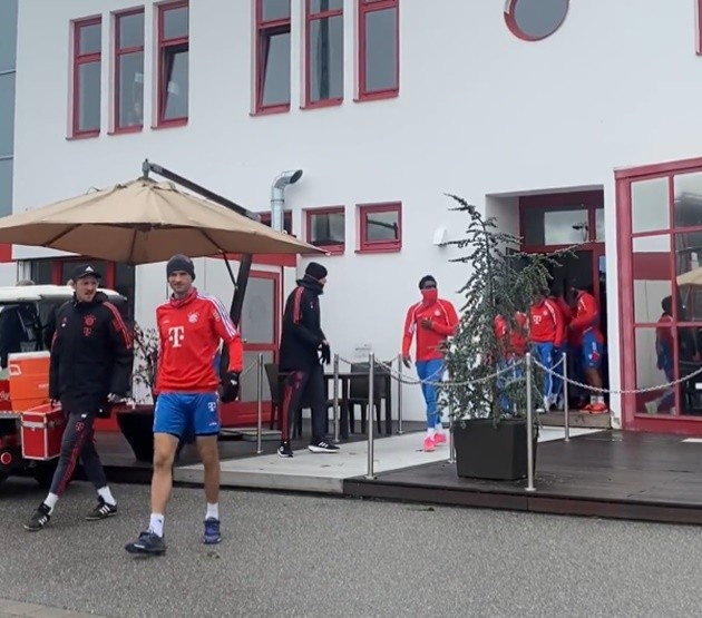 Ảnh Mane trở lại tập luyện - Bóng Đá