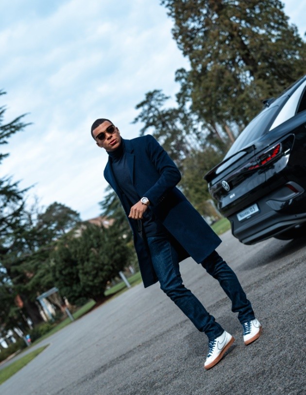 Pháp hội quân - Bóng Đá