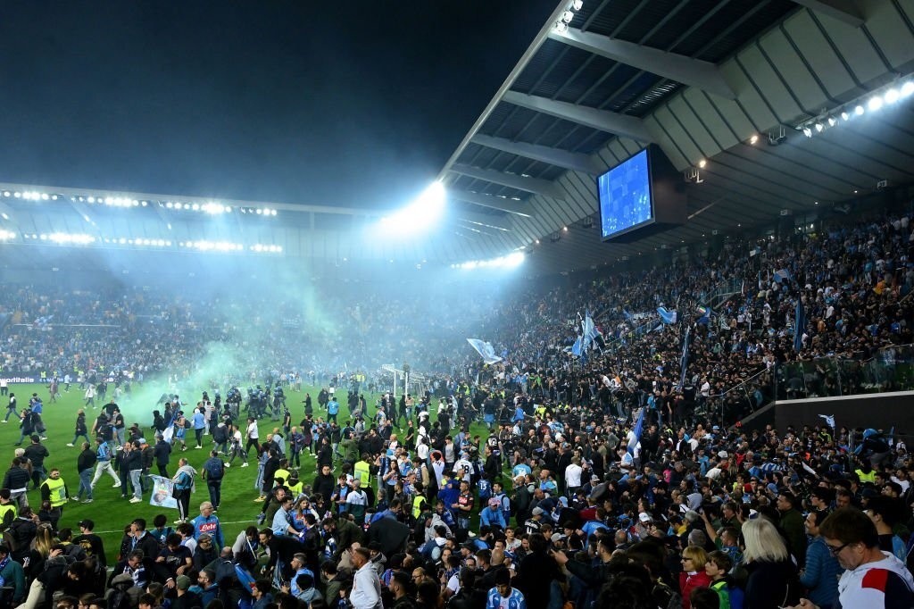 Biển người ăn mừng Napoli vô địch Serie A sau 33 năm - Bóng Đá