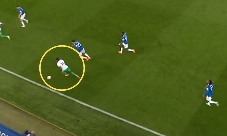 Liverpool is reportedly interested in signing Argentina defender Valentin Barc - Bóng Đá