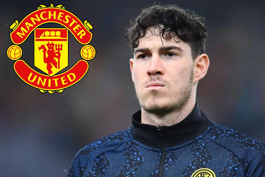 West Ham stars climb into crowd to break up fights - Bóng Đá