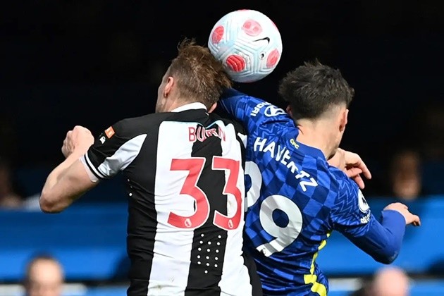 Dele Alli’s girlfriend flashes her bum in miniskirt as she posts loved-up snaps together - Bóng Đá