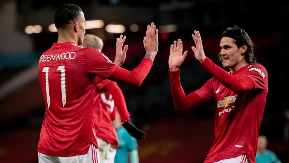 Romano: Manchester United have still not received any approach from Barcelona for Edinson Cavani - Bóng Đá