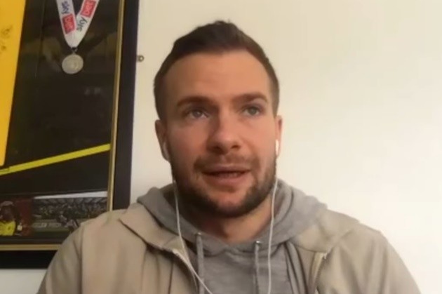 Erik ten Hag goes on a stroll with his wife - Bóng Đá