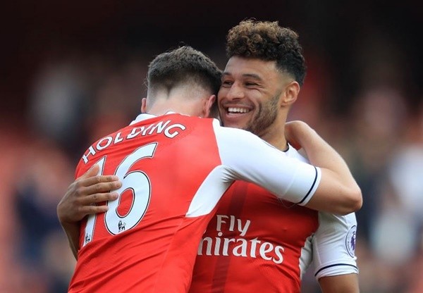 Liverpool are willing to sell England midfielder Alex Oxlade-Chamberlain - Bóng Đá
