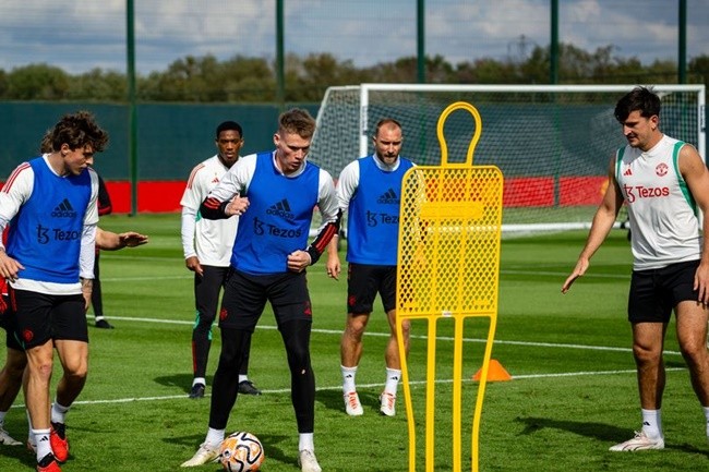 Đấu Man City, Ten Hag cần cân nhắc loại bỏ 2 ngôi sao đang vào phom - Bóng Đá