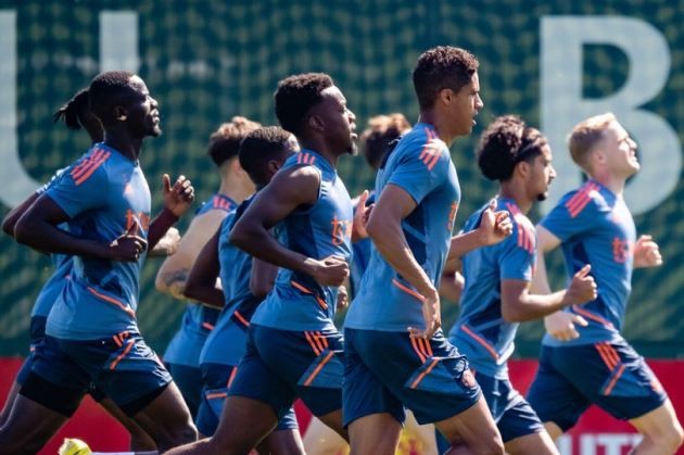 Alex Scott looks stunning as she bares midriff at EA Sports event alongside Ronaldinho, Figo and Haaland - Bóng Đá