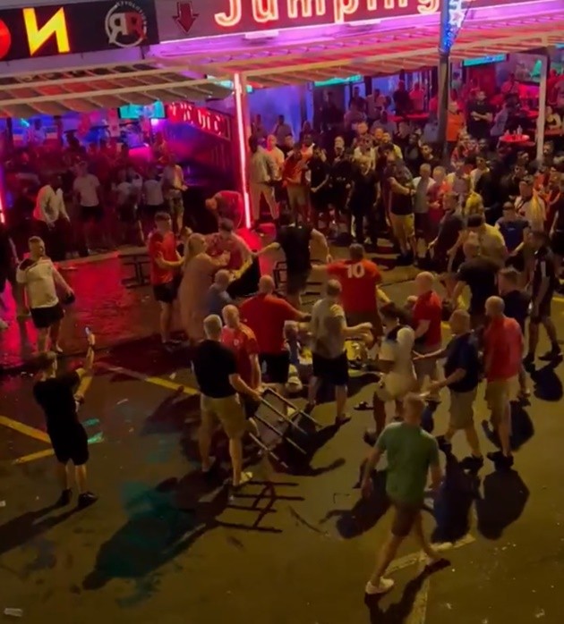 Mudryk vung chân tạo siêu phẩm, thể hiện thần thái hớp hồn - Bóng Đá