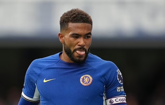 Axel Disasi tries to CROWD SURF on Chelsea fans - Bóng Đá