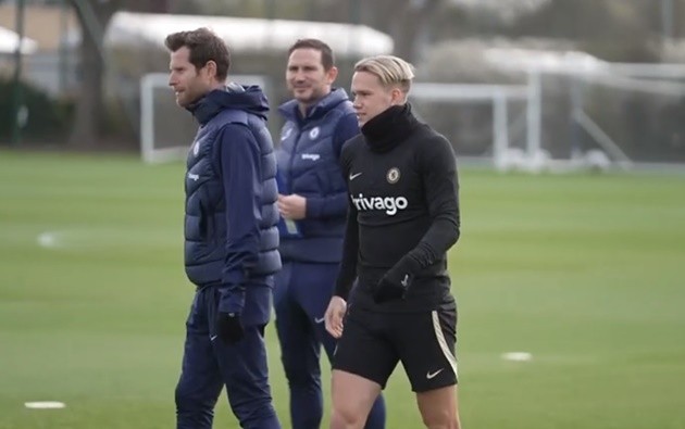 Chelsea tập luyện - Bóng Đá