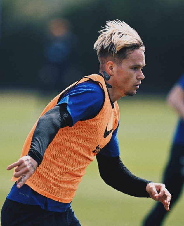 5 trung vệ trẻ Man United có thể chiêu mộ trong năm 2024 - Bóng Đá