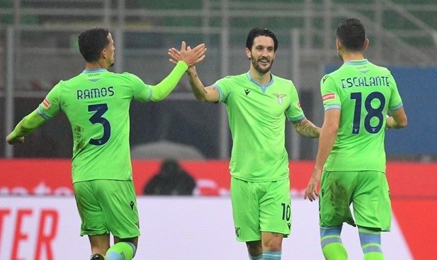 CĐV AC Milan ăn mừng - Bóng Đá