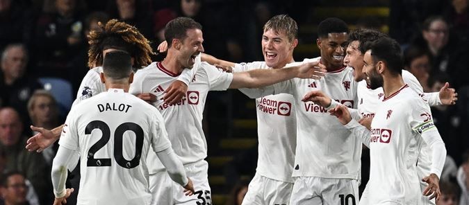 Rasmus Hojlund only completed only 65 percent of his passes - Bóng Đá