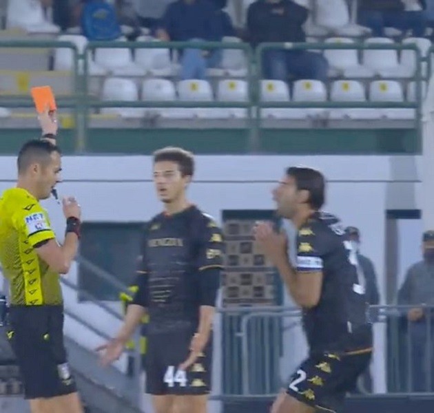 Sao Chelsea nhận thẻ đỏ dị nhất lịch sử Serie A - Bóng Đá