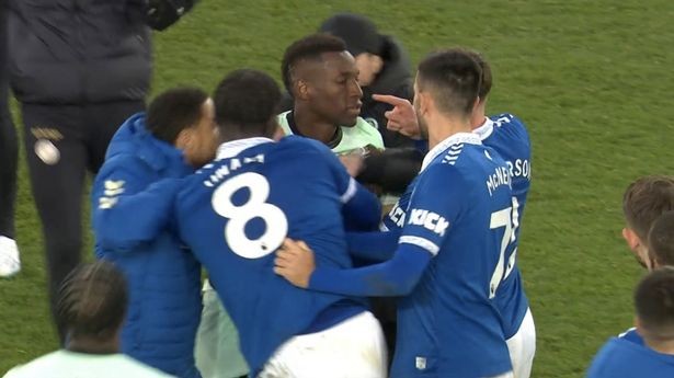Chelsea star Nicolas Jackson escapes punishment after Nathan Patterson throat grab - Bóng Đá
