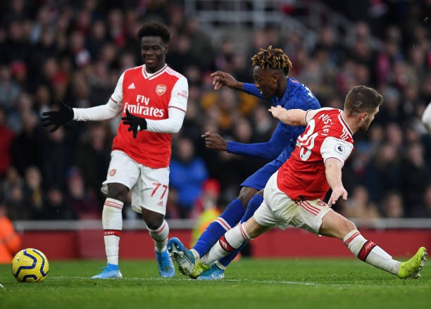 Cận cảnh 'thảm họa trên không' của thủ môn Arsenal - Bóng Đá