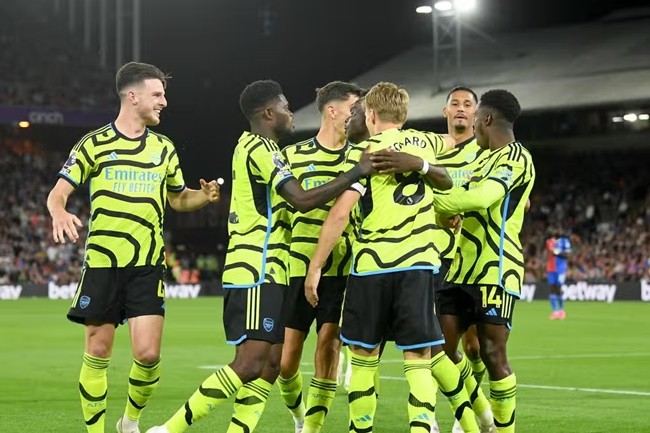 Odegaard cứu rỗi Arsenal trong ngày Tomiyasu hóa 'báo thủ' - Bóng Đá