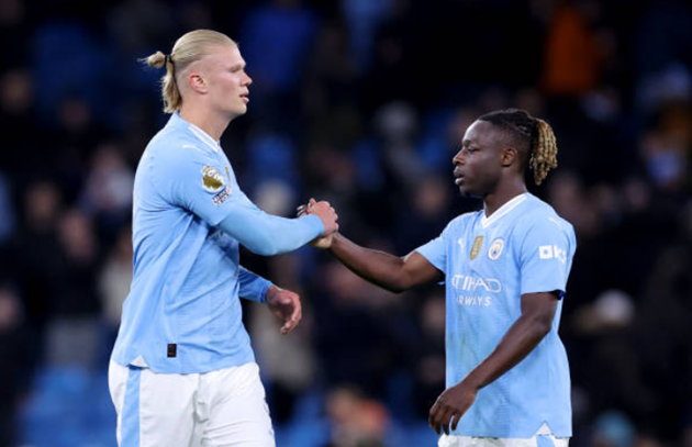 Thắng nhàn Bunrley, Man City vươn lên ngôi nhì bảng - Bóng Đá