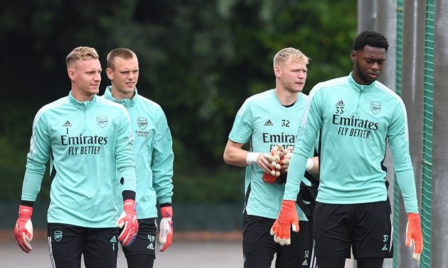 Arsenal injury blow as Bukayo Saka hobbles off after shocking McArthur ‘MMA kick’ - Bóng Đá