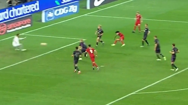 Diaz ghi bàn ngoạn mục - Bóng Đá