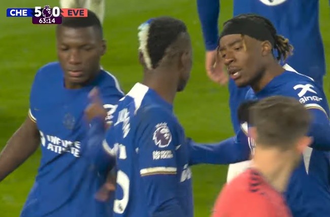 Chelsea giành penalty - Bóng Đá